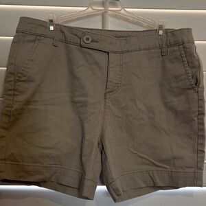 Women’s Size 14P Style &Co petite shorts in great  condition